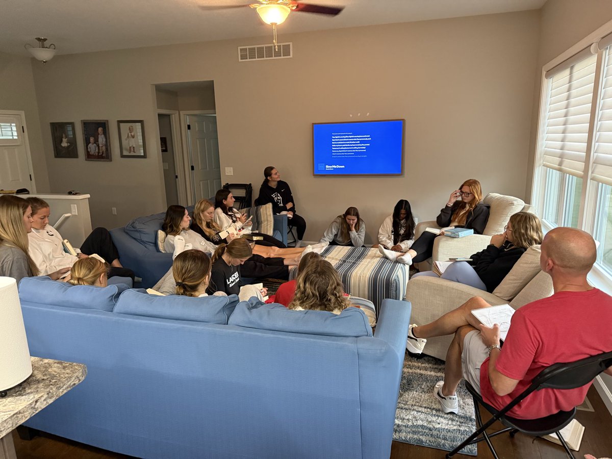 What an awesome weekend! 

On Saturday we hosted parents practice where our parents are able to watch practice. Afterwards we eat an amazing meal that the parents provide. 

Then Sunday, we had an amazing dinner &amp; devo at Coach’s house. Fun, fellowship, and great food as always!