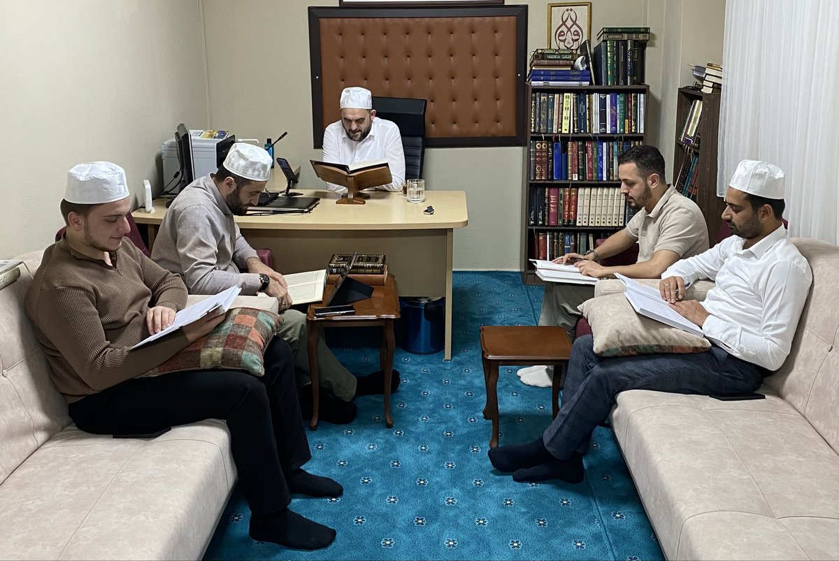 Muhterem Seyit Badır hocamızla ŞERHU’l-AKĀİD ve Beyzâvî tefsiri dersinden ..