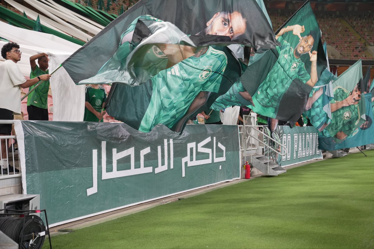 🚨🚨🚨🚨🚨🚨🚨 عاجل:

صور لاعبي الأخضر جاهزة في المدرجات بالأعلام الكبيرة دعماً لهم في المباراة الحاسمة ضد العراق

#موعدنا_الإنماء ☝️💚💚💚