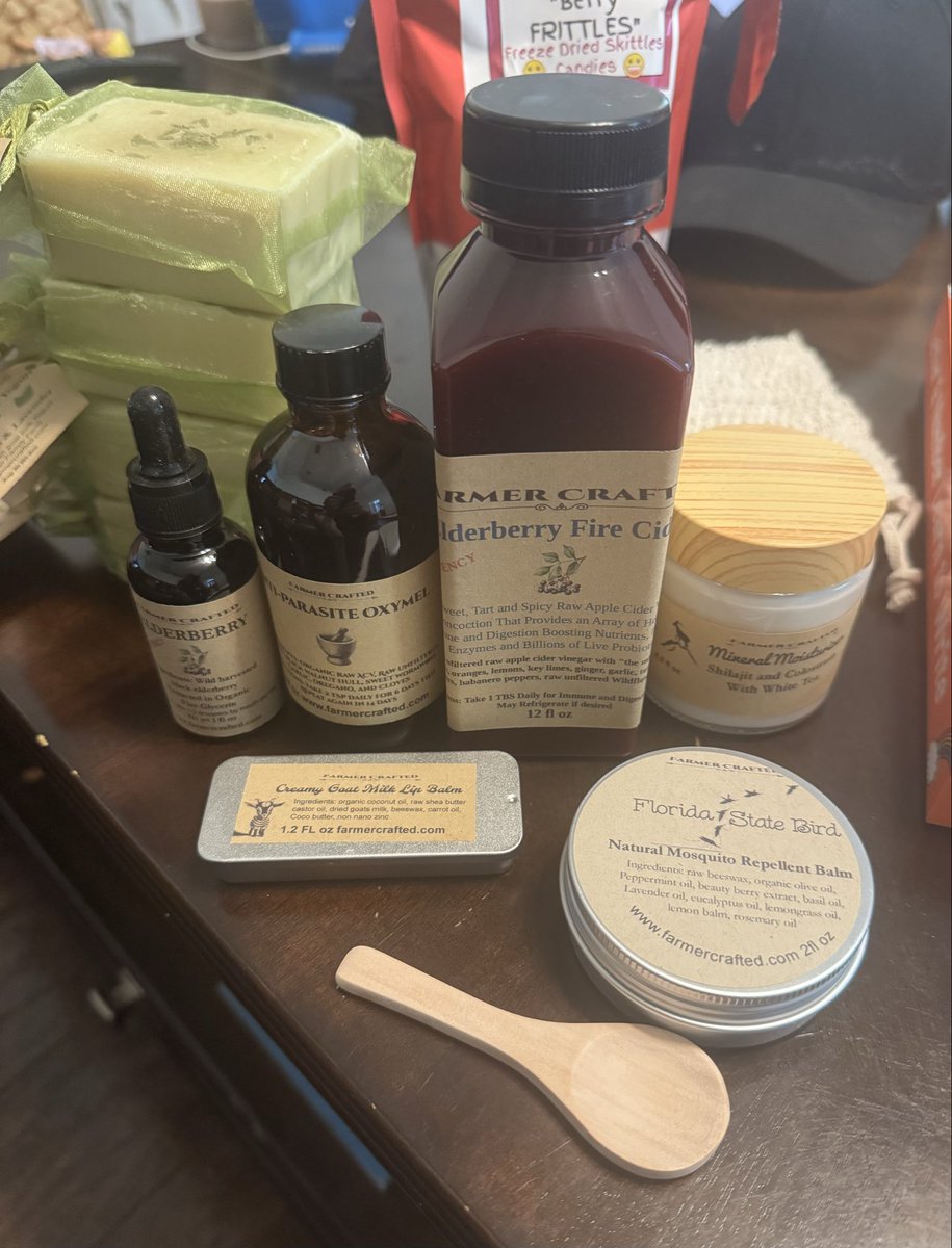 betterjasonmac's tweet image. I’m going on to focus on my all around health for the next couple of weeks.

Up at 4:30am and daily exercise.

I picked up some stuff from farmer crafted to try out and see if I notice any benefits.

Any other suggestions on anything I should try to work into my routine?