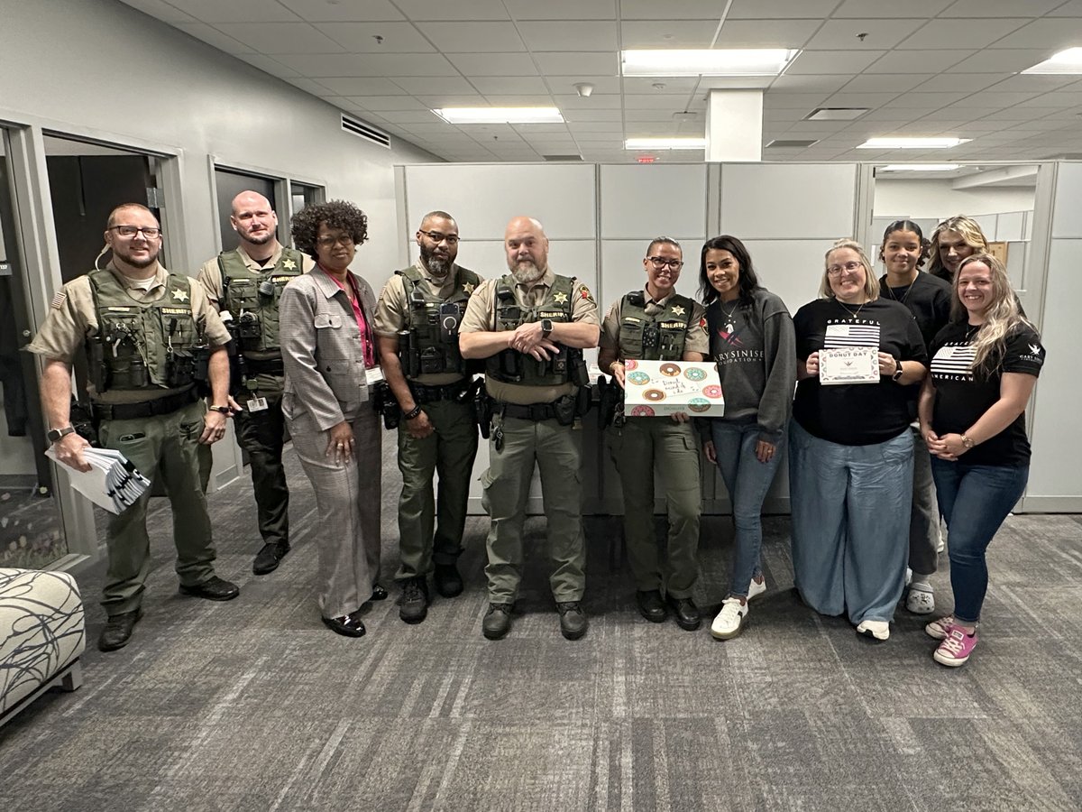 Our Service Appreciation Week is off to a sweet start! Officers and support staff began their shifts with some sugary goodness. A big thank-you to the <a href="/GarySiniseFound/">GarySiniseFoundation</a> for their generous support. 🍩 #DonutDay