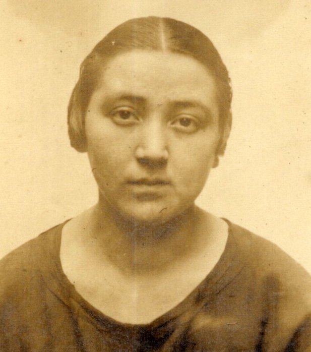 13 October 1904 | A Jewish woman, Ajdla Jabłonkiewicz, was born in Sulejów. In 1925 she emigrated to Belgium.

Deported to #Auschwitz from Mechelen with her daughter Sarah on 8 September 1942. They were probably murdered in a gas chamber on 10 September 1942 after selection. 
---