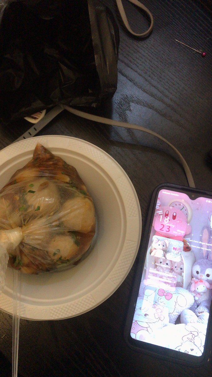 buburayamn's tweet image. kerja 20% sisanya mangan