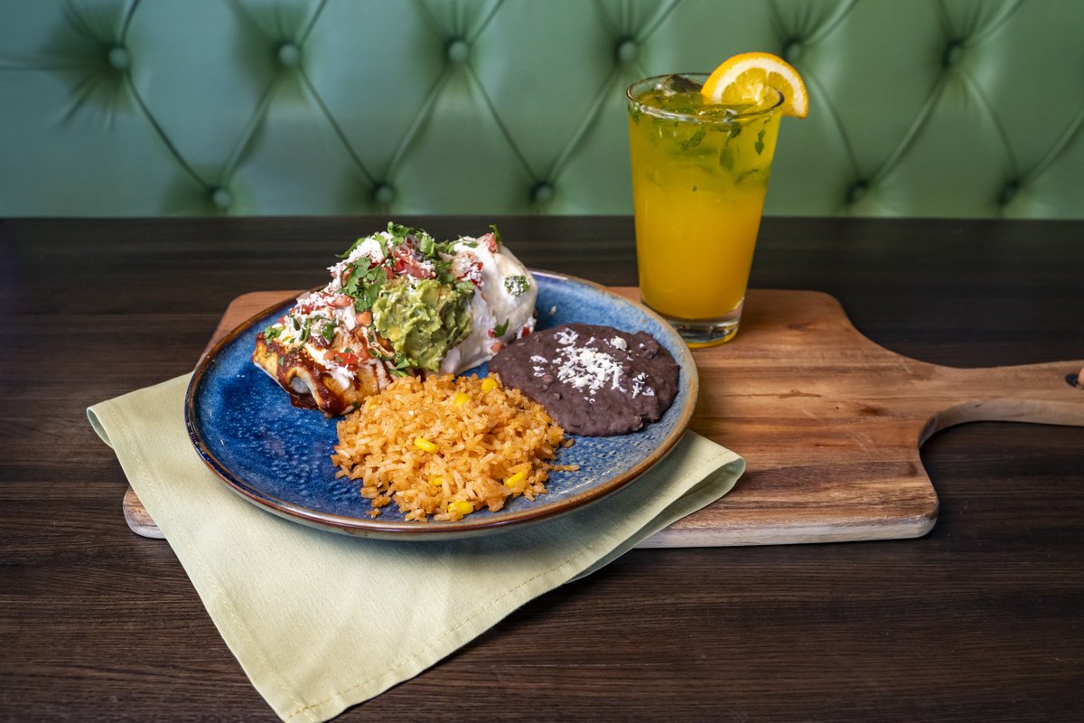 Wrap up your Monday the right way. 🌯

$8 Burritos — Chicken, Pork, or Beef.

#BarrioKC #BurritoMonday

Dine in only.