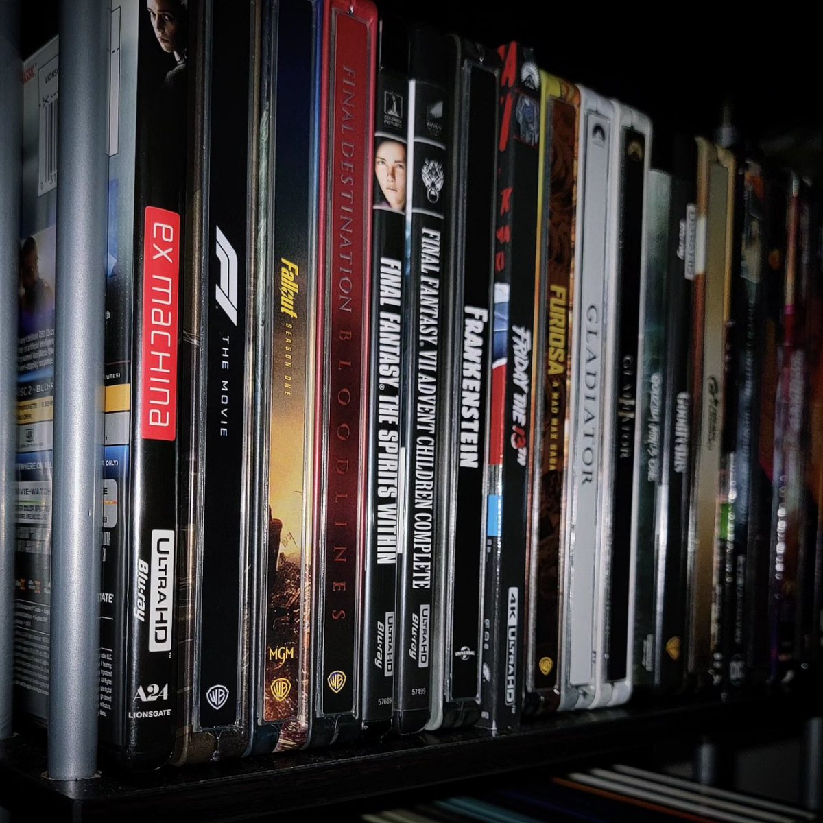 _sparkzz's tweet image. Nothing like a cool rainy fall day, tea, and Ex Machina 🍂🎞