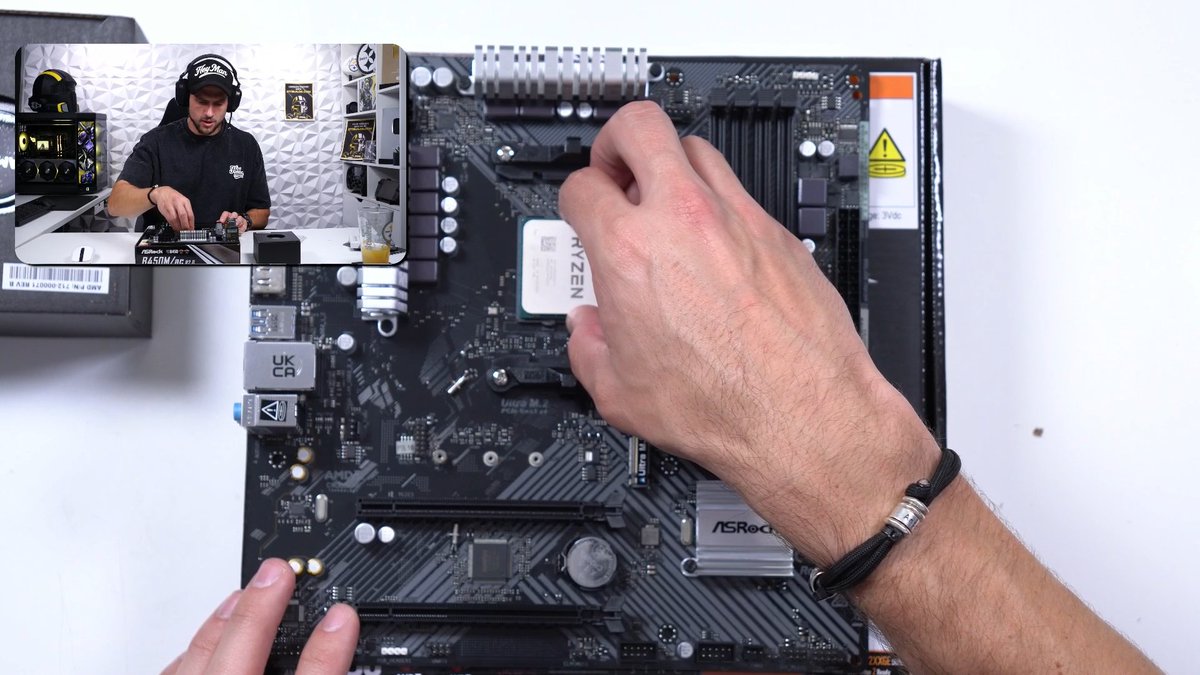 ZachsTechTurf's tweet image. Thursday night's PC building livestream featured the Ryzen 5 5600 and RX 9060 XT inside the Okinos Mirage 4 case.
I'm always running a gaming PC giveaway during these livestreams, so be sure to tune in. The streaming schedule is always posted in the ZTT Discord.
You…