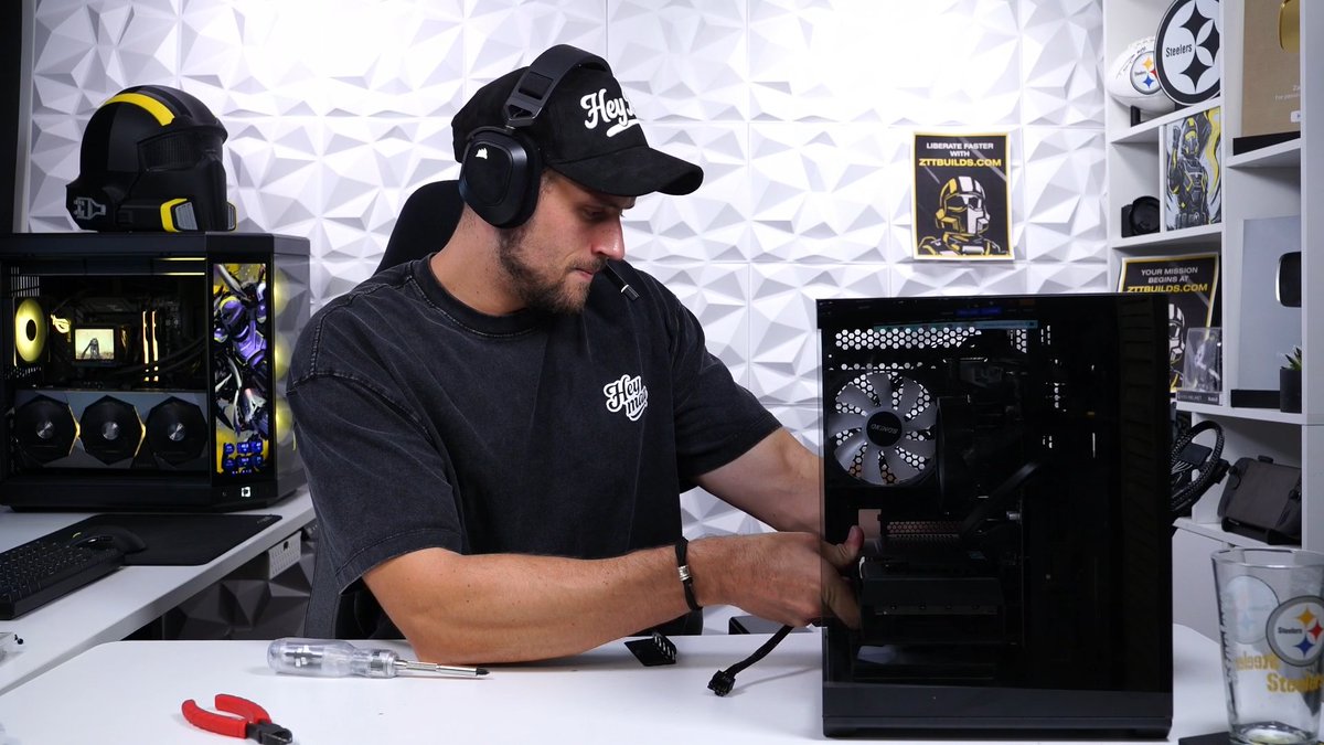 ZachsTechTurf's tweet image. Thursday night's PC building livestream featured the Ryzen 5 5600 and RX 9060 XT inside the Okinos Mirage 4 case.
I'm always running a gaming PC giveaway during these livestreams, so be sure to tune in. The streaming schedule is always posted in the ZTT Discord.
You…