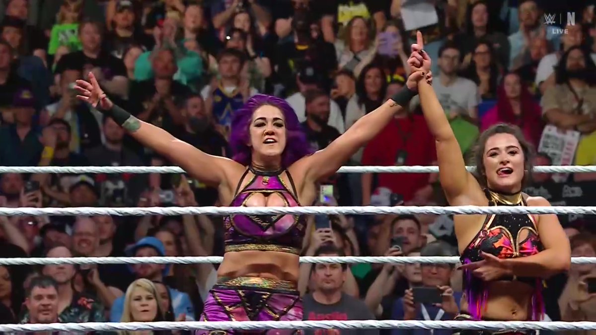 #WWERAW Screencaptures: lyra-valkyria.sosugary.com/photos/thumbna… - <a href="/Real_Valkyria/">LYRA VALKYRIA</a>

#LyraValkyria #RAWonNetflix #WWERAW #WWE