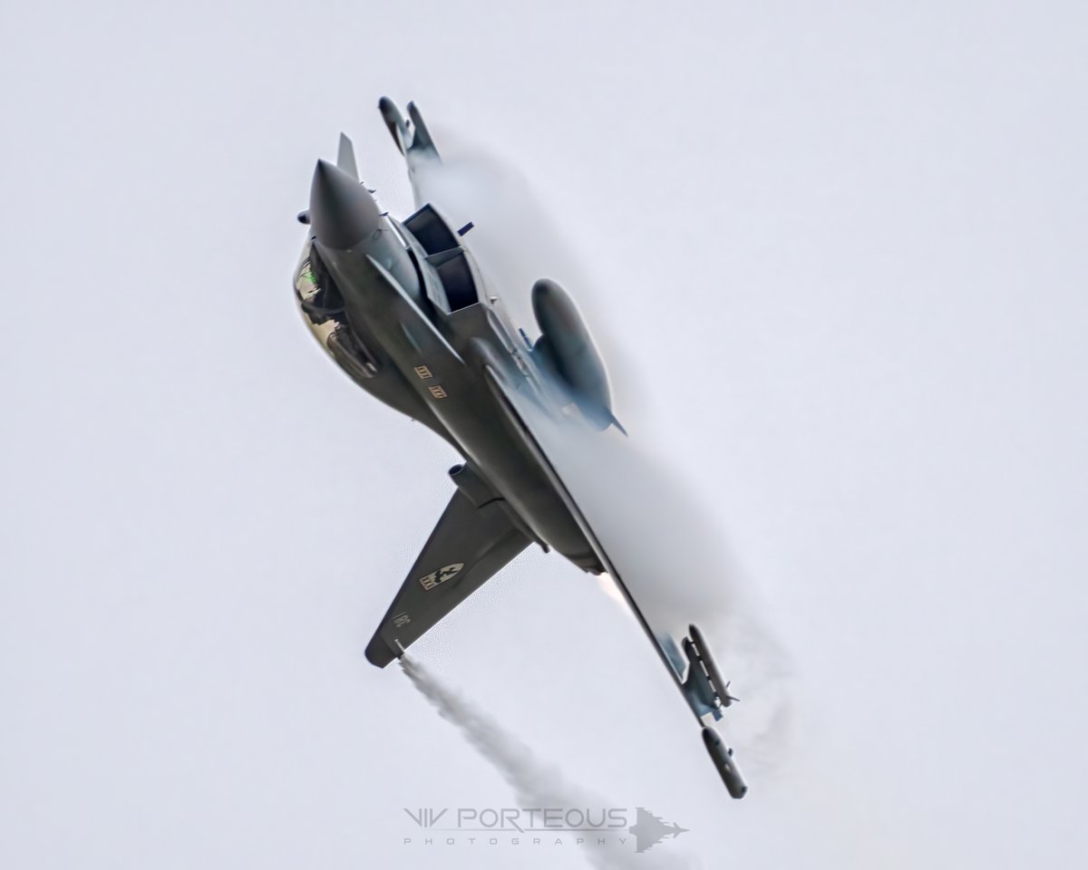 What a way to finish !!

Great final display from <a href="/TyphoonDisplay/">Typhoon Display Pilot</a> 

No holding back for your rear seater 😂😂😉😉🤔