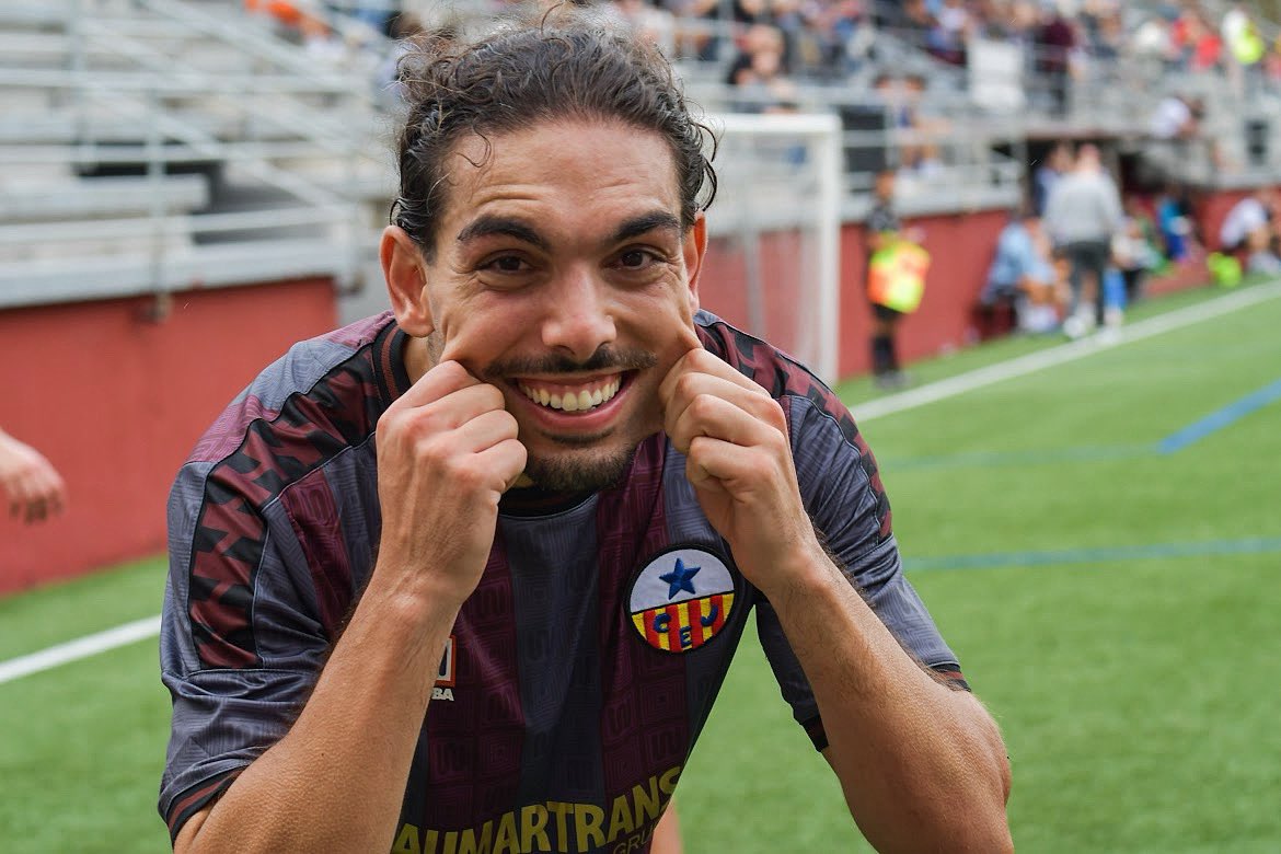 𝐇𝐚 𝐭𝐨𝐫𝐧𝐚𝐭 𝐞𝐥 𝐫𝐞𝐢 ⚽️ <a href="/sergimonso10/">Sergi Monsó</a> 😎

👉 Després situar-se de com a màxim golejador de la pretemporada, ahir, Sergí Monsó aconseguia obrir el seu comptador de gols particular anotant la primera diana com a grisgrana a Lliga Elit. 👏

En volem molts més! ⚔️🙌