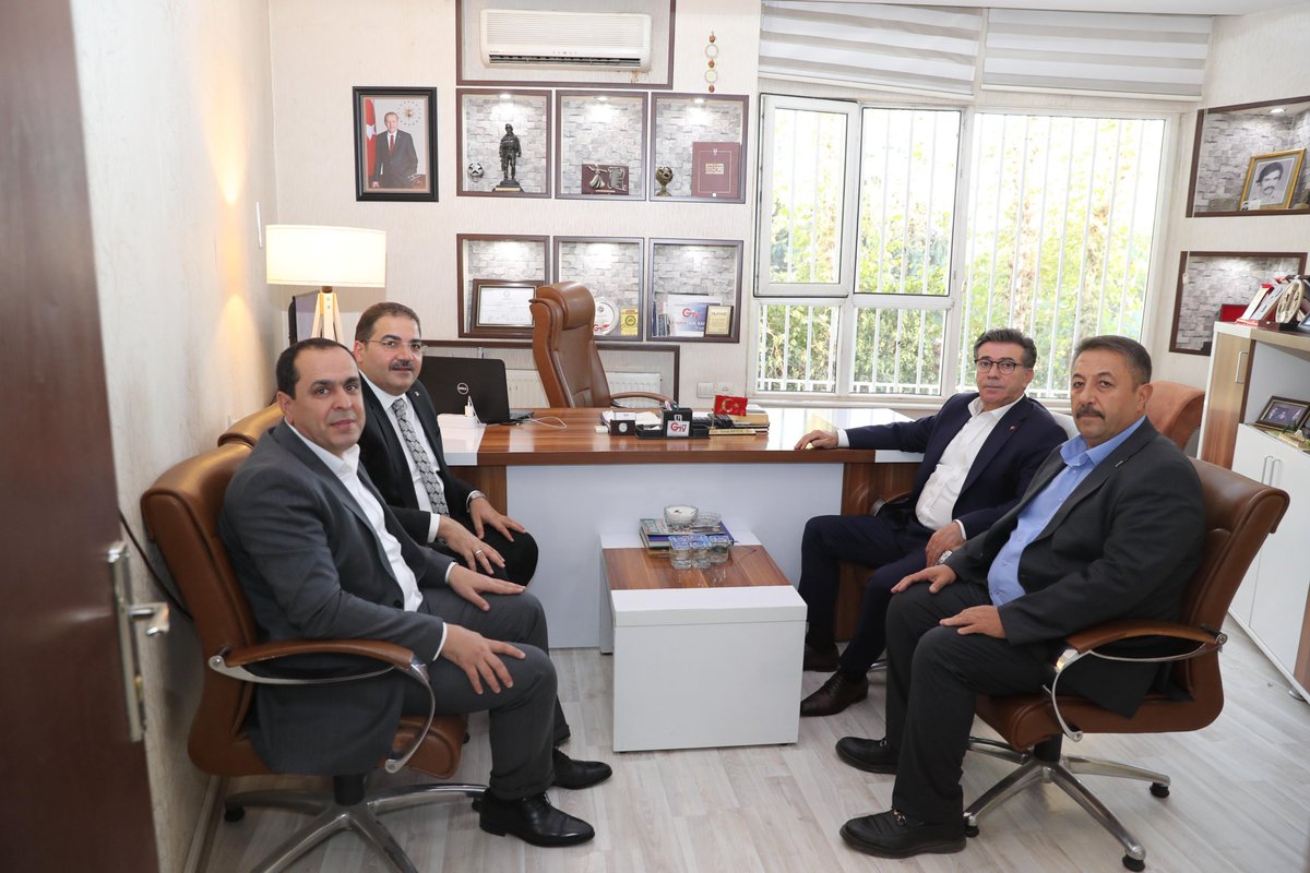 Siverek Belediye Başkanımız Sn. <a href="/bucakalimurat82/">Ali Murat Bucak</a> ve Haliliye Belediye Başkanımız Sn.<a href="/mcanpolatnet/">Mehmet CANPOLAT 🇹🇷</a> ile birlikte Güneydoğu TV’yi ziyaret ederek Yönetim Kurulu Üyesi Sn. Faruk Bayuk ile bir araya geldik.
Nazik misafirperverlikleri ve samimi ev sahiplikleri için kendilerine teşekkür