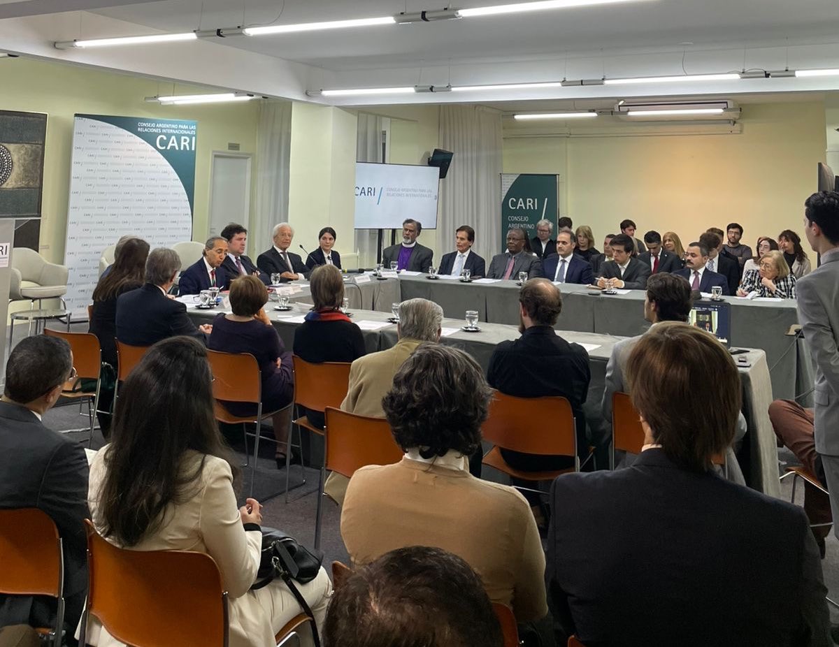 El Embajador de SM el Rey 🇲🇦 Sr. Fares Yassir ha animado la conferencia, organizada por el CARI 🇦🇷 bajo el lema “Argentina-Marruecos: 65 años de relaciones diplomáticas. Logros y oportunidades” poniendo de relieve la excelencia de las relaciones entre ambos países.