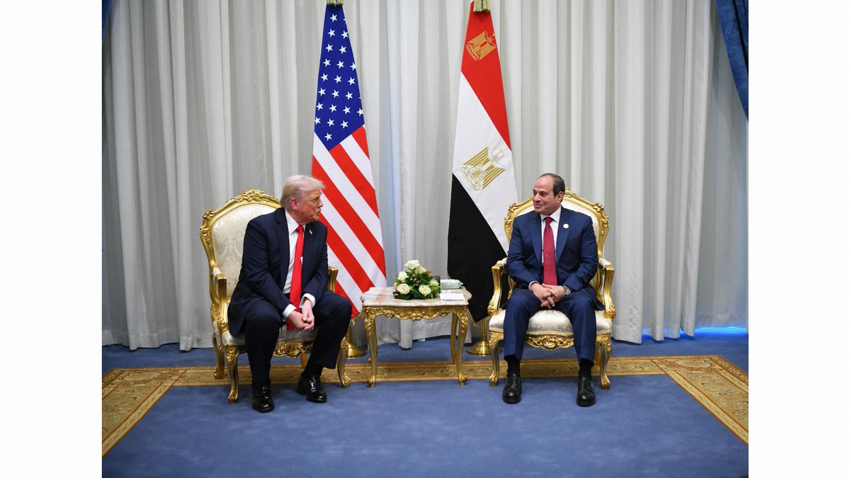 الرئيس عبد الفتاح السيسي يستقبل رئيس الولايات المتحدة الأمريكية على هامش قمة شرم الشيخ للسلام
 tinyurl.com/27d2eo4n 

#السيد_الرئيس_عبدالفتاح_السيسي 
#الجمهورية_الجديدة 
#موقع_الرئاسة