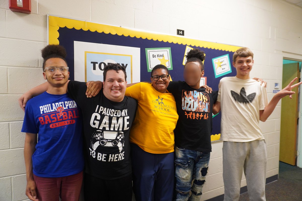 Vanguard Spirit Day shows off the energy and pride our students and staff bring to Vanguard every day! 💛💙
#VanguardPride