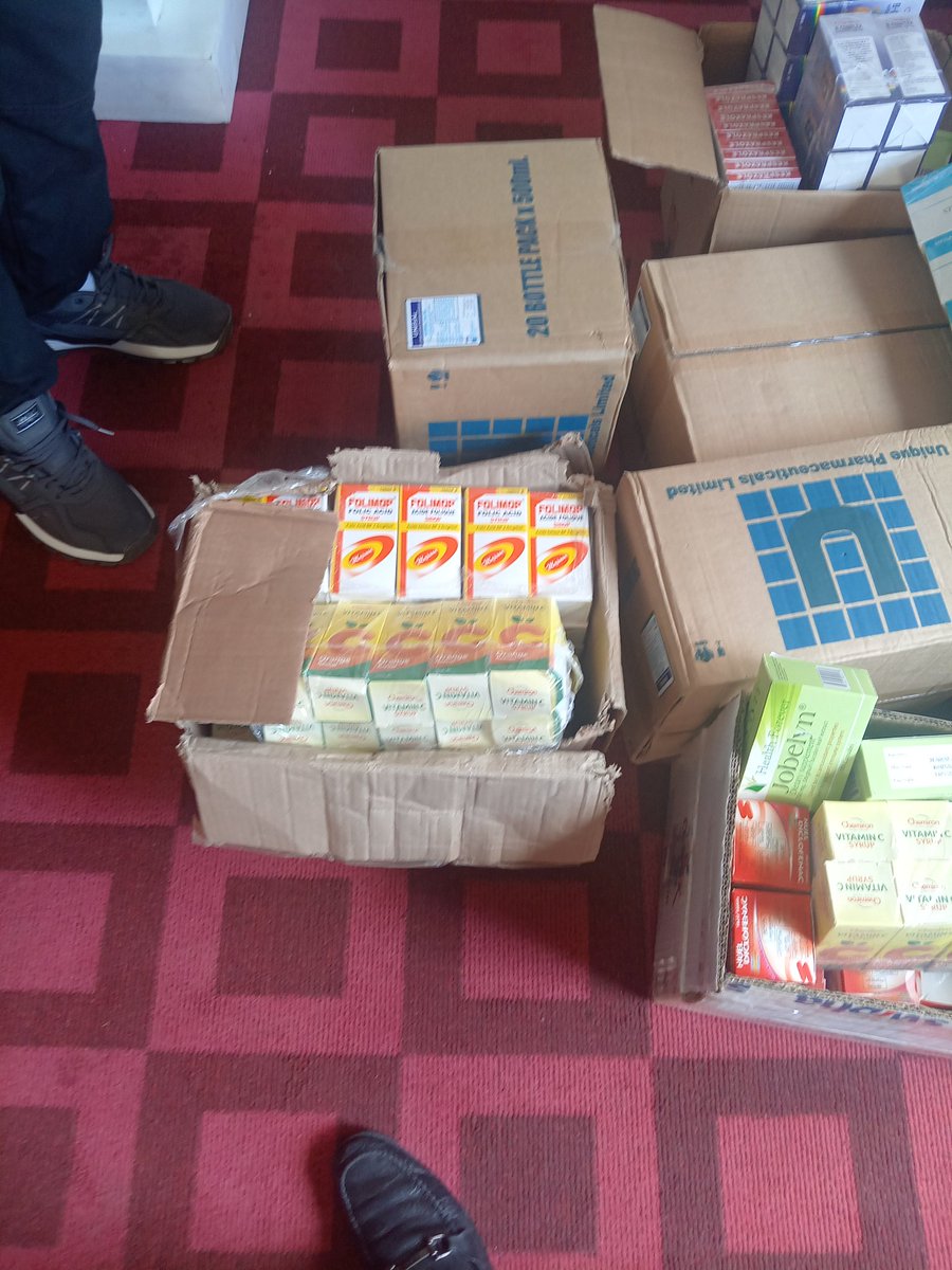 genotypeF's tweet photo. Mrs Ozioma and Dr Oyedeji presenting drugs to Genotype Foundation in Celebrating  Mr Seyi Tinubu 40th Birthday God bless your new Age https://t.co/EsszfXImtZ