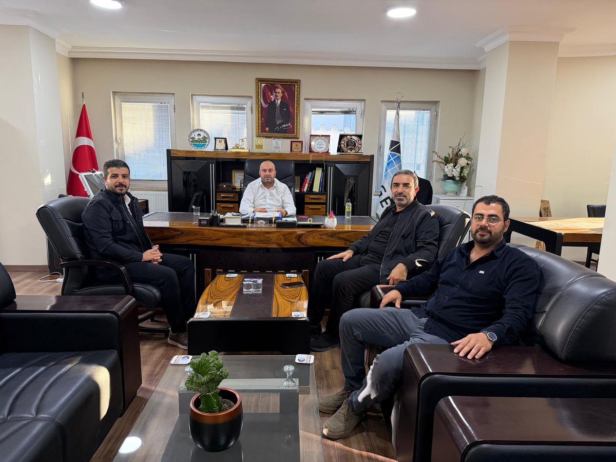 Şube başkanımız <a href="/selmannasiroglu/">M.Selman Nasıroğlu</a> KOSGEB il müdürü Mehmet Fidan yeni yerinde ziyarette bulundu.yeni destek programları üzerine iştişarelerde bulundu.