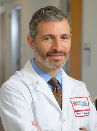 ASCOPost's tweet image. Pulsed low-dose rate chemoradiation reduces rates of severe esophagitis (26% vs 38% for historical controls) without compromising efficacy in patients with esophageal cancer &amp; NSCLC
From Joshua Meyer, MD @FoxChaseCancer
#RadOnc #ASTRO25
ascopost.com/news/october-2…