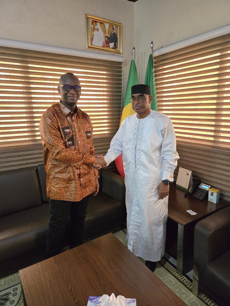 En mission à Brazzaville, j'ai rendu une visite fraternelle à mon aîné Amb. Aguibou Diallo du Mali. 
Nous avons loué les bonnes relations de longue date entre nos deux pays et peuples, rappelant la célèbre phrase de S.TOURÉ " l🇬🇳 &amp; 🇲🇱 sont 2 poumons d'un même corps".