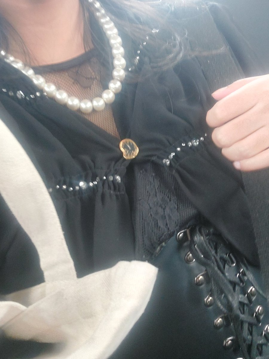 snipinbunny's tweet photo. Reused, except i tried to make it #gracesinner
I didn't have a cross (and I can't wear it anyways since I was with family), so I replaced with my necklace https://t.co/fNEipaqP4C