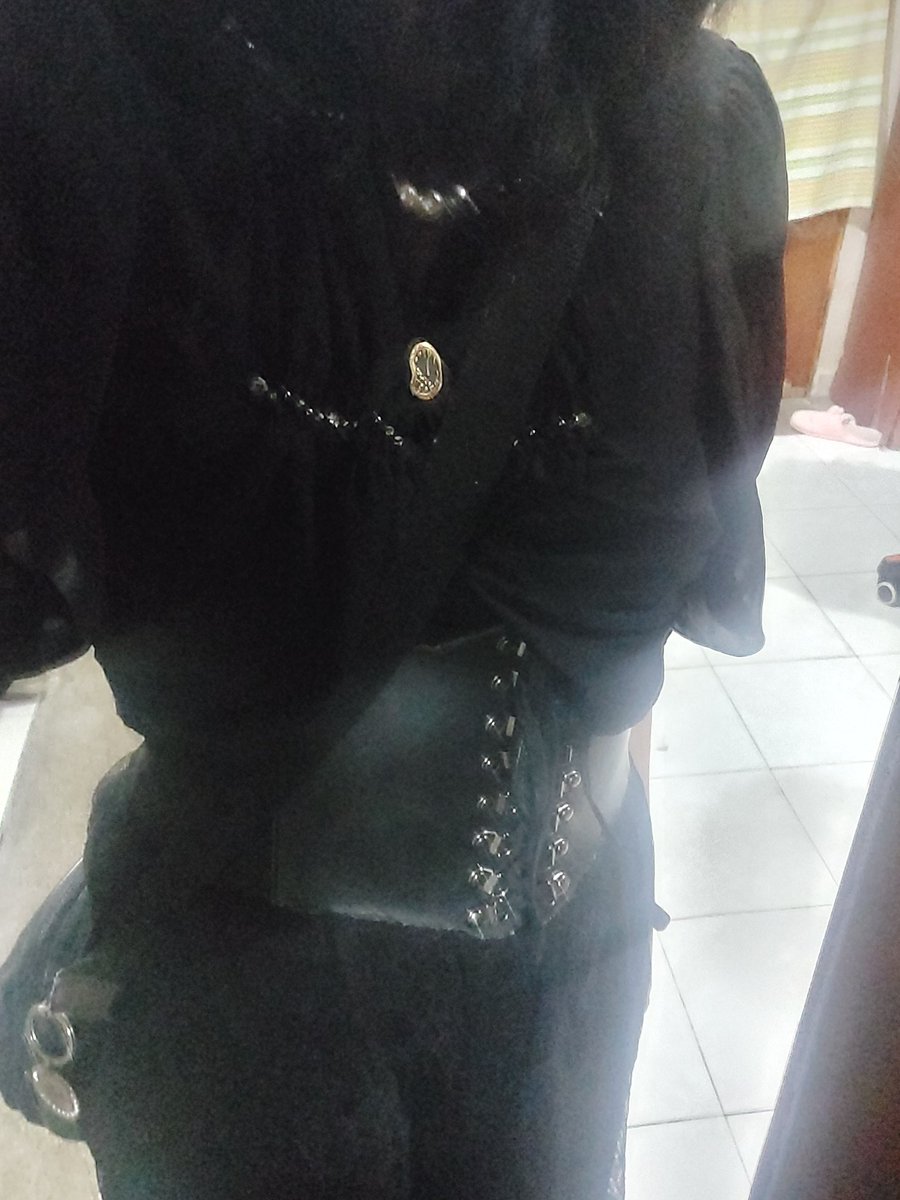 snipinbunny's tweet photo. Reused, except i tried to make it #gracesinner
I didn't have a cross (and I can't wear it anyways since I was with family), so I replaced with my necklace https://t.co/fNEipaqP4C