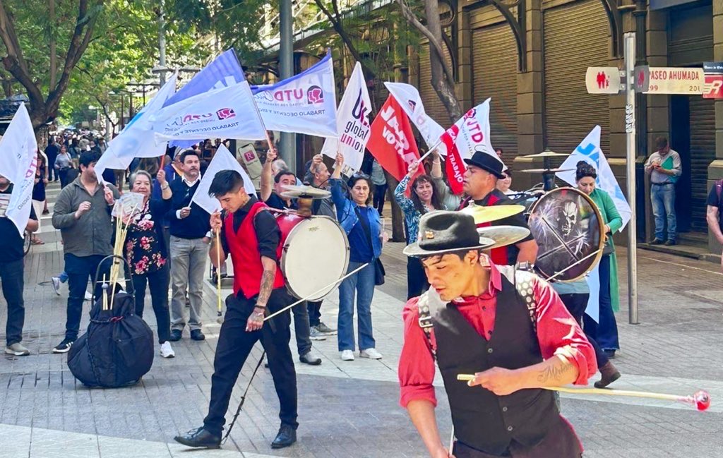 #Chile: #sindicatos conforman Comando UNI–UTD en apoyo a Jeannette Jara

El sindicalismo chileno anunció la creación del Comando UNI–UTD Trabajadores por Chile, que agrupa a sindicatos y federaciones de distintos sectores para respaldar la candidatura presidencial de Jeannette