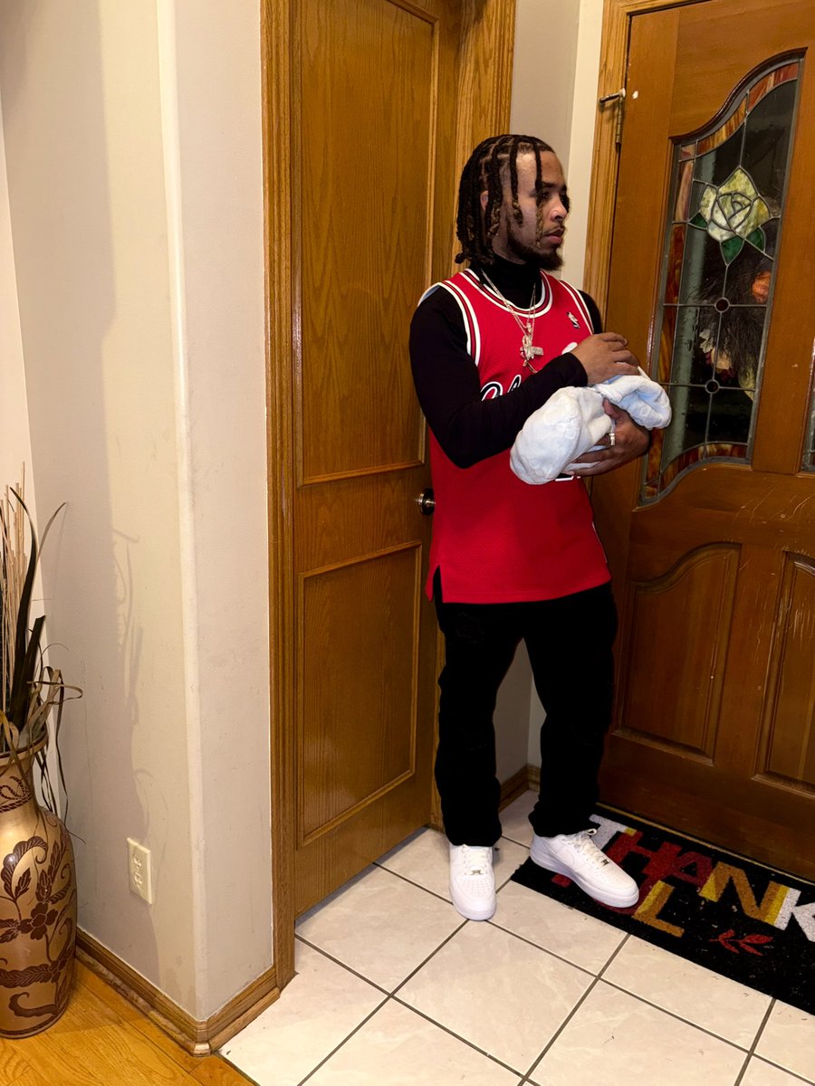 JjamalH's tweet photo. You’re the only thing that matter #Jay3 👣🍼 #firstborn ❤️ https://t.co/KWMT2ij0Y9