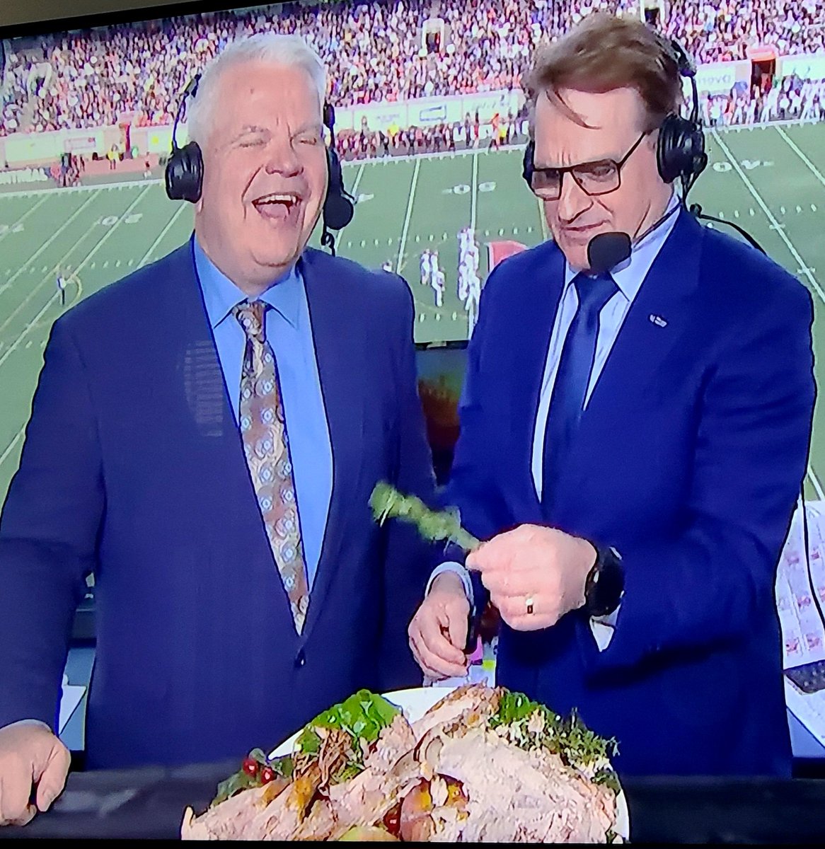 Behold! One of my favourite annual #CFL traditions. The Montreal cooked turkey event. There is an apple and some green stuff still on the plate. #NothingButCarcass <a href="/GlenSuitor/">Glen Suitor</a> <a href="/RodSmithTSN/">Rod Smith</a> #CFLonTSN Happy Thanksgiving, everyone! 🇨🇦🦃