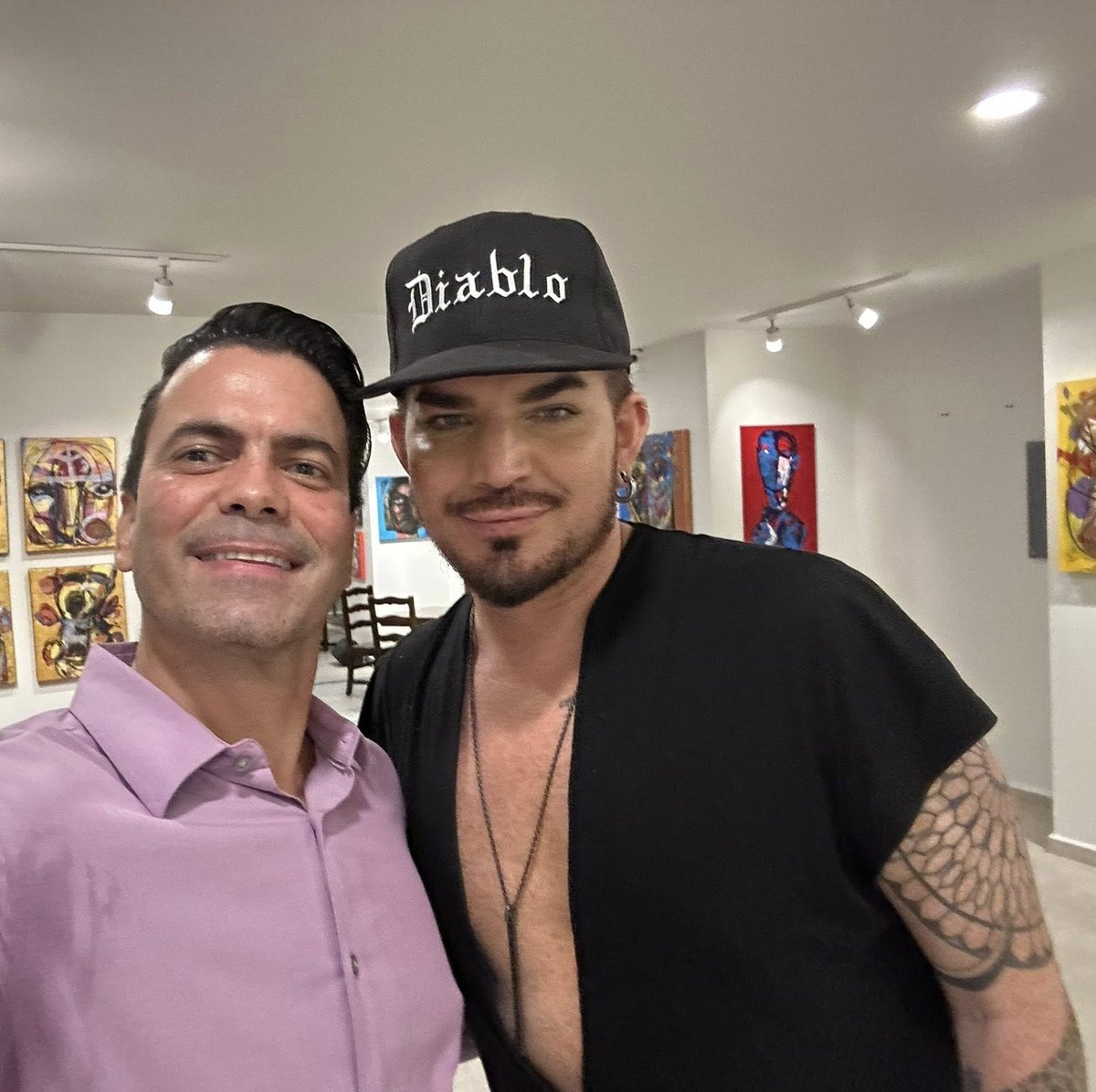 TheRealDuckBert's tweet image. ❤️ "A wonderful human being in our home and gallery!!! Adam Lambert" - José Rodriguez De La Paz on FB...and lookin' 🔥🔥🔥 i might add! 🥵😍 #AdamLambert
m.facebook.com/story.php?stor…
(📸 José Rodriguez w/obligatory zooms! 😉 TY @_coma_berenices for the link!)