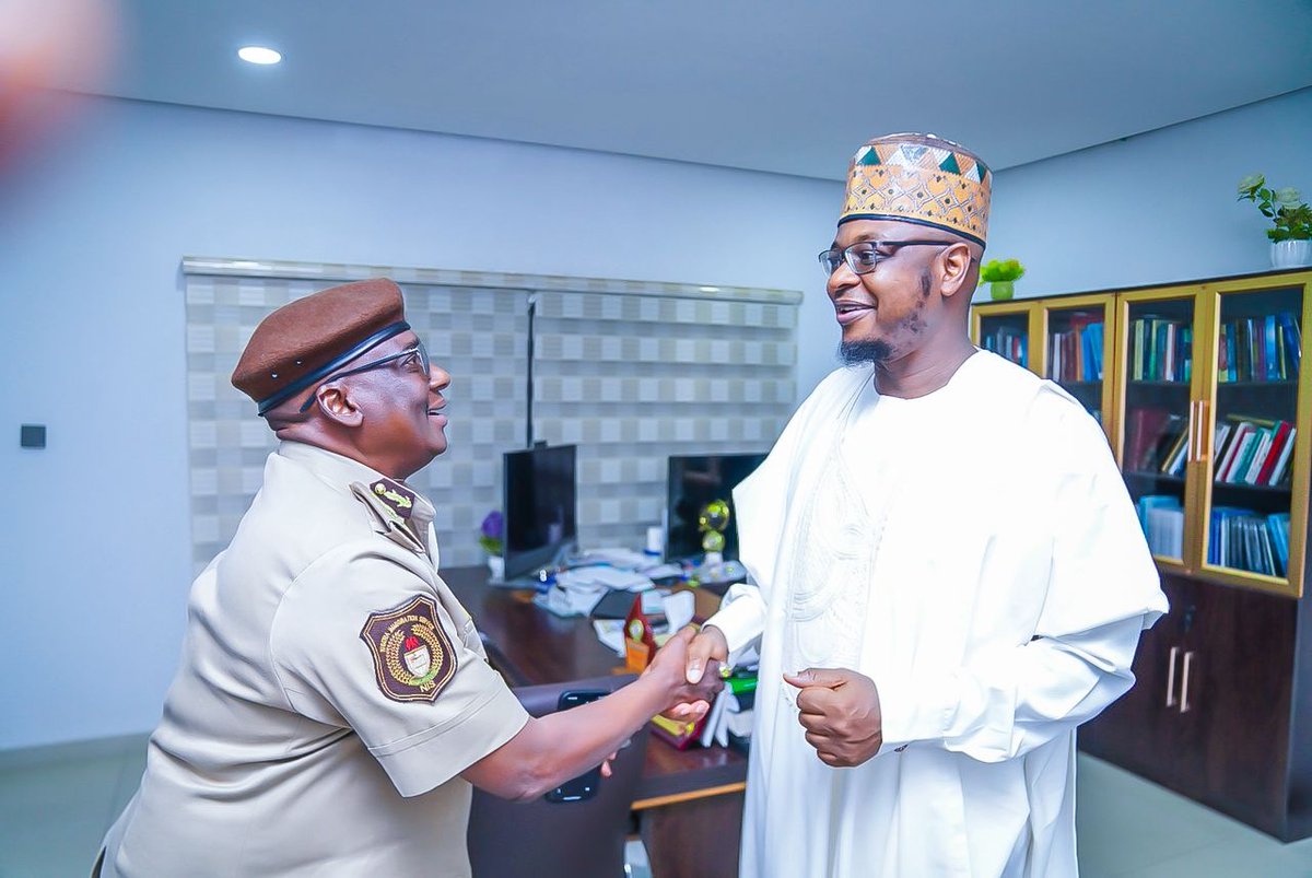 ProfIsaPantami's tweet photo. Professor Isa Ali Ibrahim Pantami, CON (Majidadin Daular Usmaniyya) received a brotherly visit from our respected brother, the Deputy Controller General of the Immigration Services, Mr DM Bagari, at his office today.
He appreciated the DCG of Immigration for the visit. https://t.co/55rNMQU9Mf