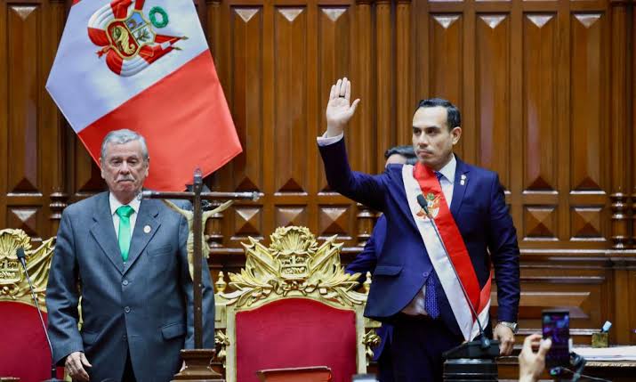 sergiosanabria4's tweet photo. #OJO Fuentes legislativas informan que en el Congreso buscan impulsar una NUEVA elección de la Mesa Directiva y retirar a Fernando Rospigliosi del cargo de presidente. Como sucesor sonó el nombre de Ilich Lopez. Cambios se consideran por la presión de la marcha de este miércoles. https://t.co/pPRFSn8WDR