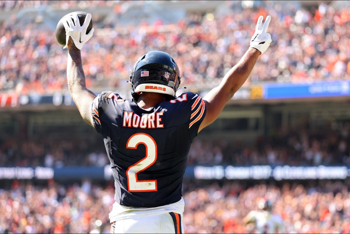 PnRbets's tweet photo. For our Canadian members to celebrate Thanksgiving we are in the mood to be thankful and giving. Which is why we giving out a free play for tonight!! 

DJ Moore o3.5 receptions -126
Playable until -135
Books: Fanduel Bet365 EspnBet TheScoreBet https://t.co/AtMXW6w439