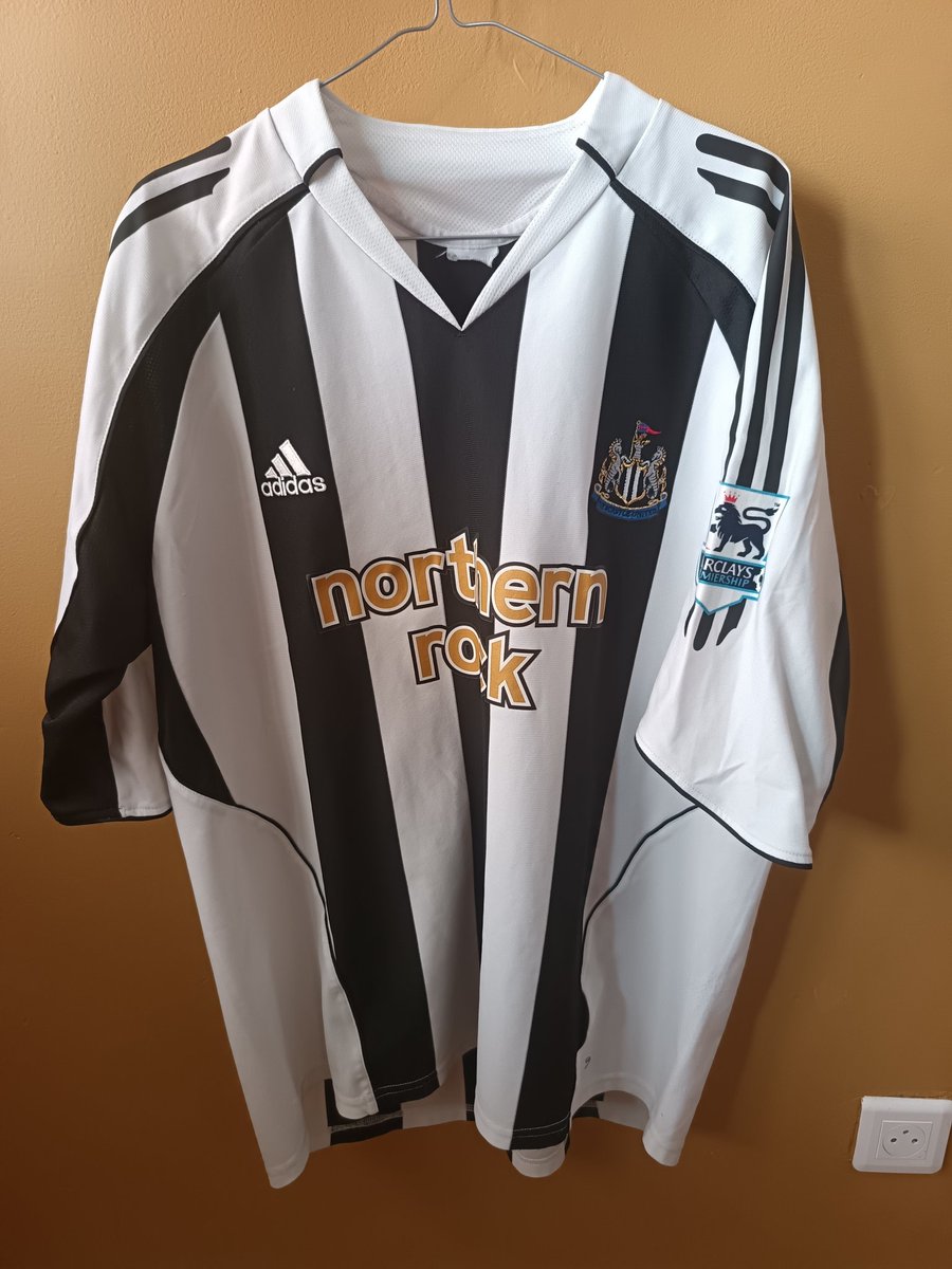 keeperswardrobe's tweet photo. Hey baby… 🎶
You can hear the Gallowgate from here.
Shearer. Number 9. Proper football. 🖤🤍

#ShirtOfTheWeek #TheKeepersWardrobe #NUFC #AlanShearer #NewcastleUnited #FootballShirts #RetroFootball #ToonArmy #PremierLeagueHistory https://t.co/dzSB8zl1H4