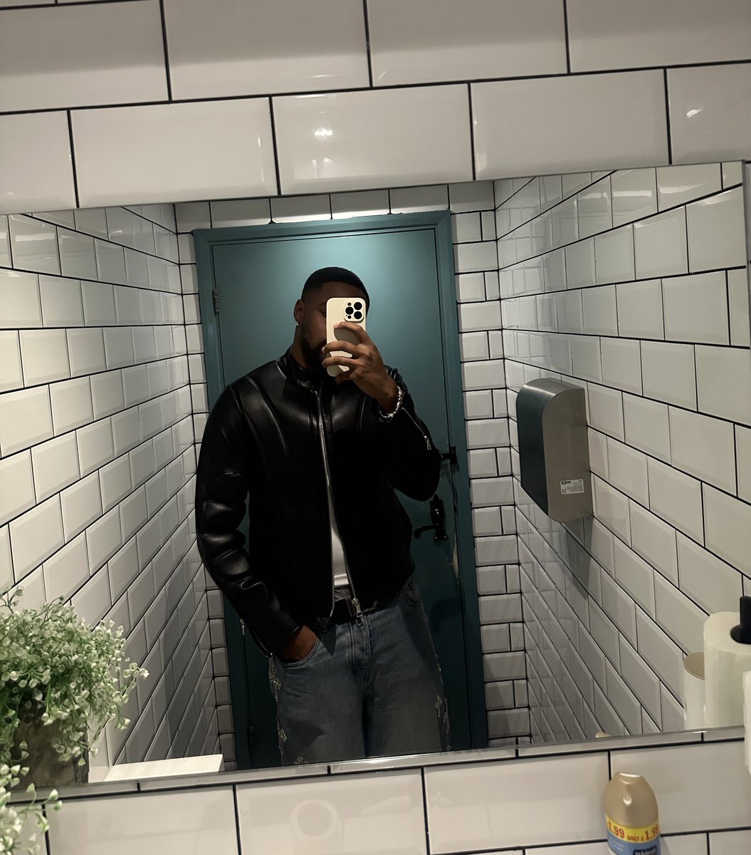 forever__rahmaa's tweet image. Who God has blessed no man can curse. Biggest Sheggz is blessed and highly favored 🥰🥰🥰

#SheggzOlu