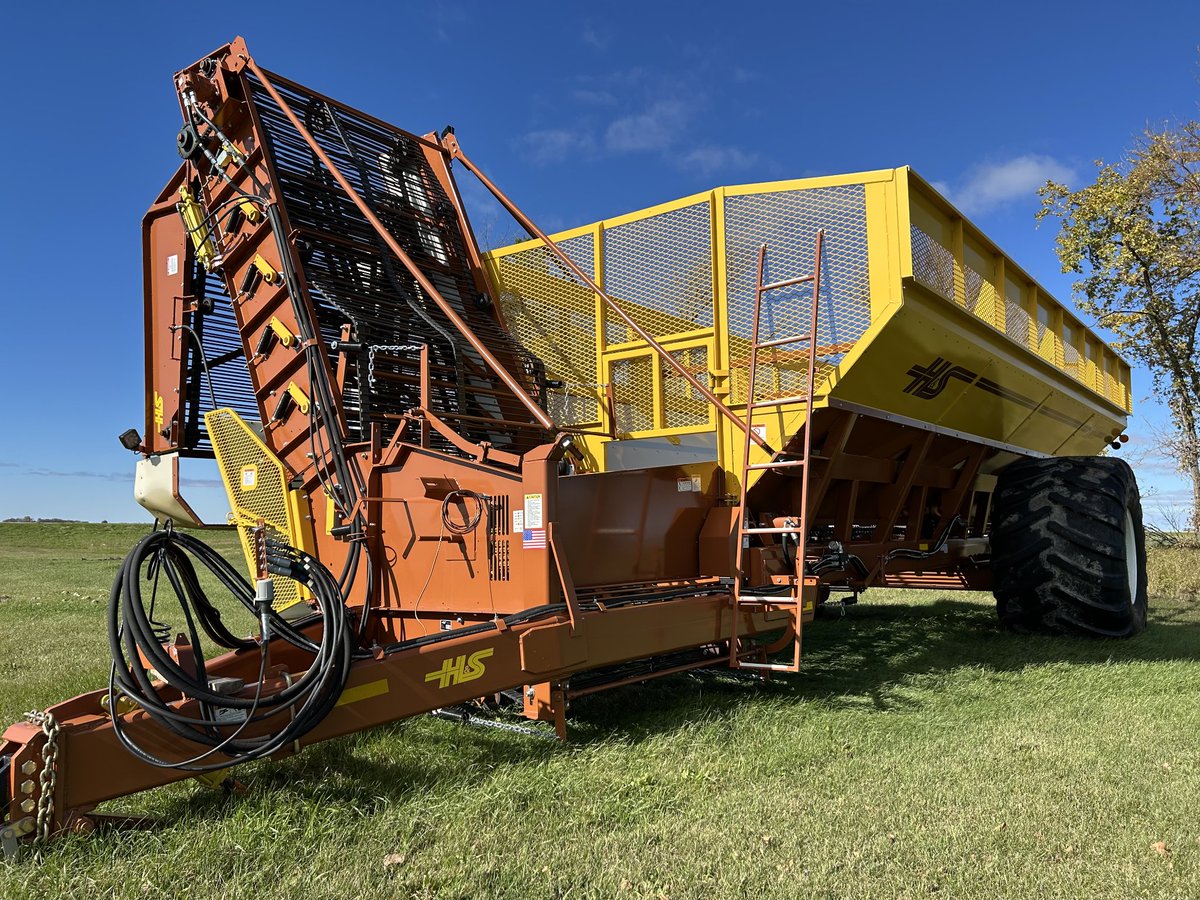 3564 Beet Cart Available. Call Mike at 701-899-1059 for more details.