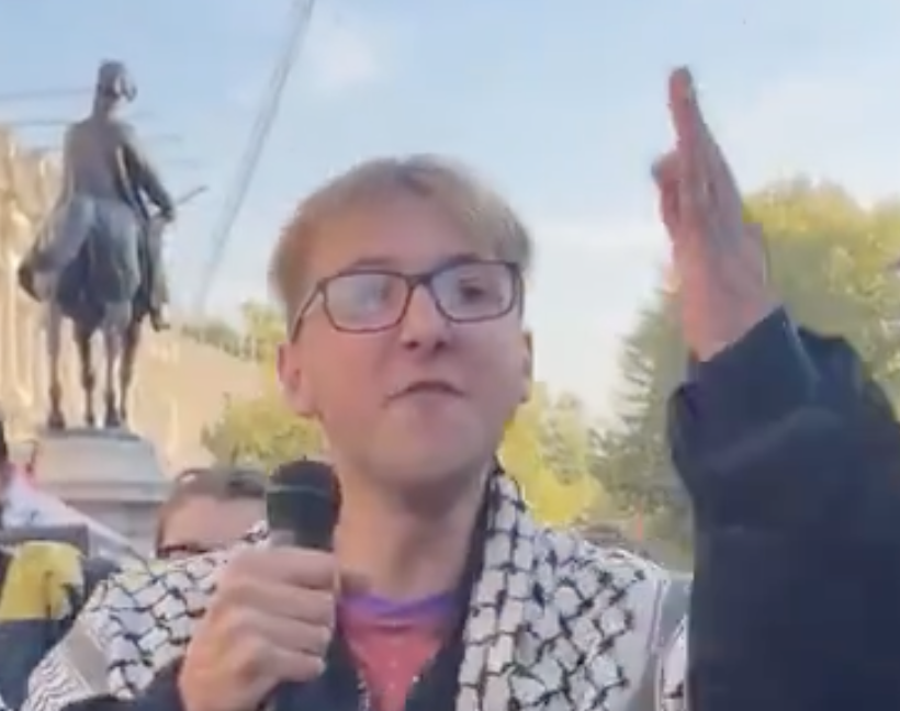 JoosyJew's tweet photo. Has this little shit been arrested yet, @ThamesVP? https://t.co/PZboS3OsCd