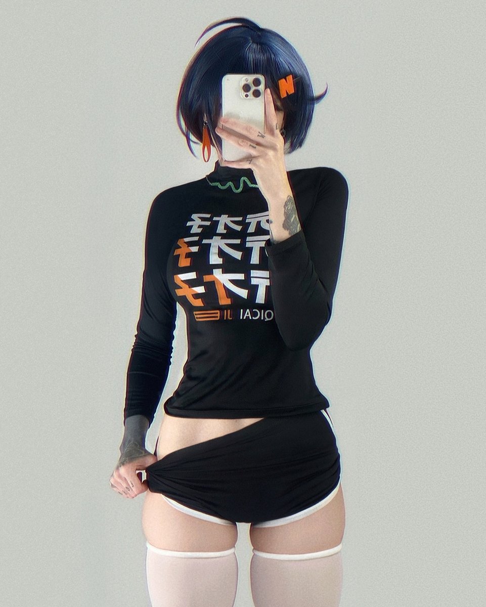 lunara_fawn's tweet image. do men actually find this attractive?