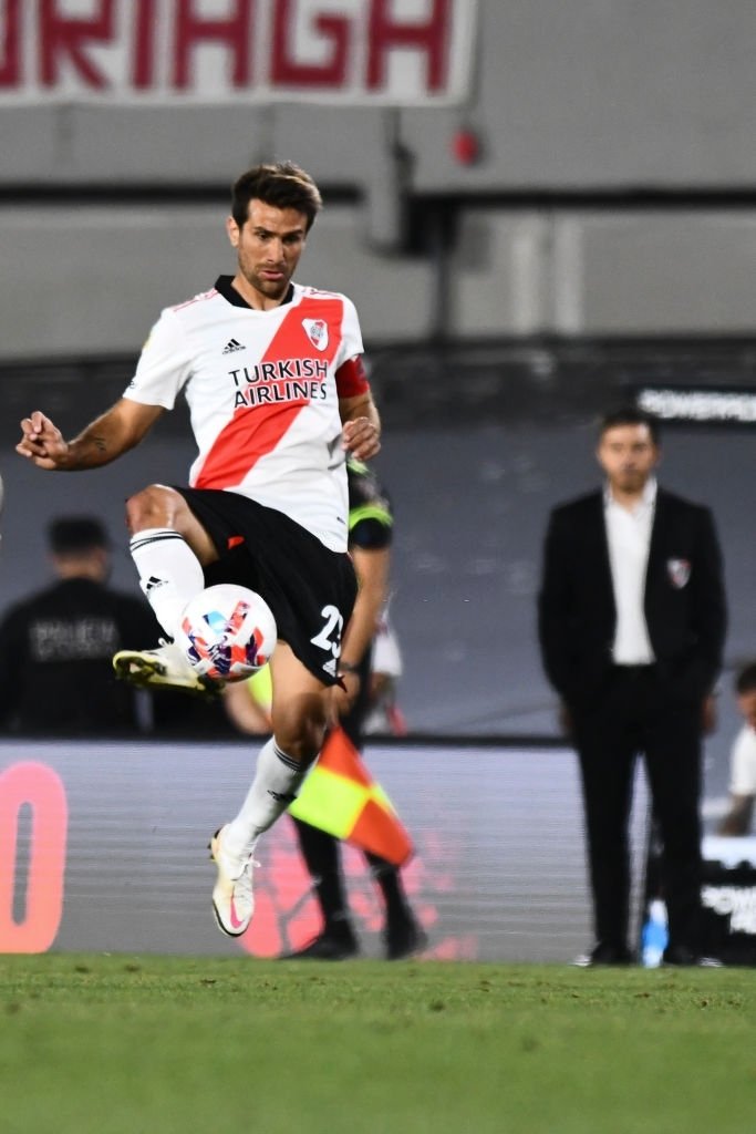 En sus últimos dos años en el club, Ponzio era la tercera opción en su puesto. El tipo ya era referente indiscutido y peleaba la idolatría; sin embargo, nunca tuvo problemas en tener a Enzo Pérez y Zuculini por delante. Se despidió como campeón, jugando lo justo y necesario.

Es