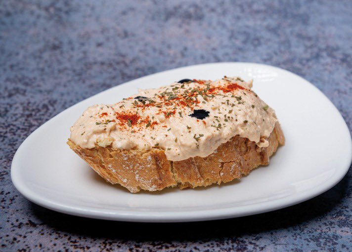 🐟Oraindik gure pintxoa dastatu ez baduzu, aste honetan ere tabernan izango dugu. Ez galdu aukera! 

📆Astelehenetik ostiralera: 19:00-21:00.

🇵🇸 Aurtengo pintxoa Palestinar herriari eta erresistentziari babesa adierazteko prestatu dugu. 

Gora herri libre eta burujabeak! ✊🏽