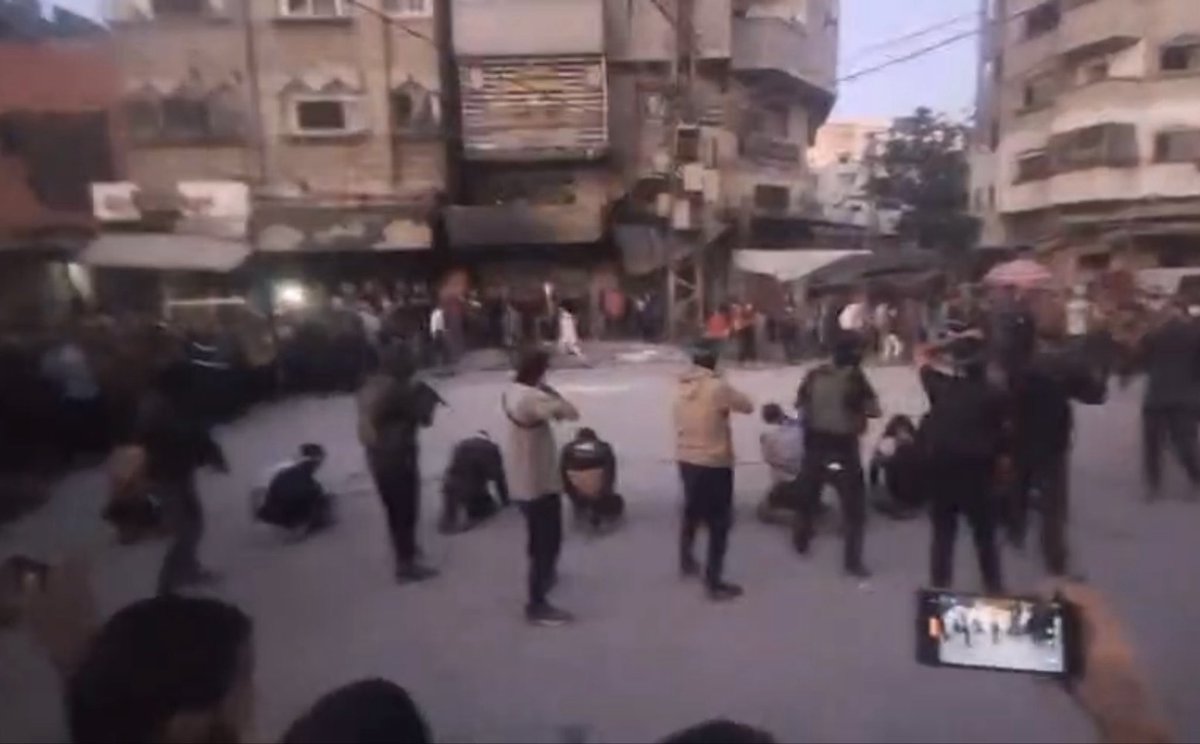 warfareanalysis's tweet image. Gaza internal security forces has publicly executed collaborators with the Israeli army from the Daghmash family.
According to Gaza sources, they were responsible for carrying out kidnappings and killings on behalf of Israel.
Their latest victim was journalist Saleh Jafrawi.
