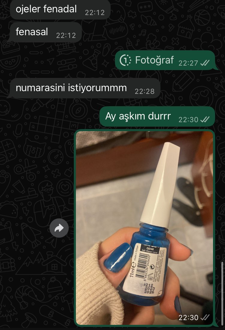 fidankoksall's tweet photo. Dünyanın en iyi olayı ciddennn (evet evet bir kadının ojemi beğenip numarasını sorması) emojisi de varrr 💅 https://t.co/ohF8Gffkxm