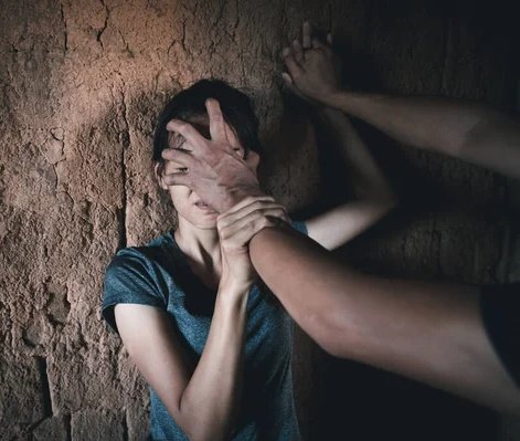 في مستشفى الطب النفسي لا يأتينا المرضى ، بل ضحاياهم ."

- جودي بلانكو