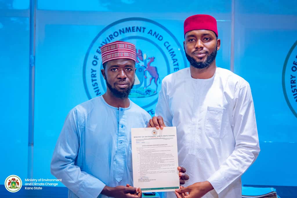 Today, I had the honour of supporting youth empowerment in Dala Local Government through the Dr. Dahiru Muhammad Hashim Foundation.

Forty young men and women who have been actively volunteering in schools, healthcare, and community security received temporary employment offers