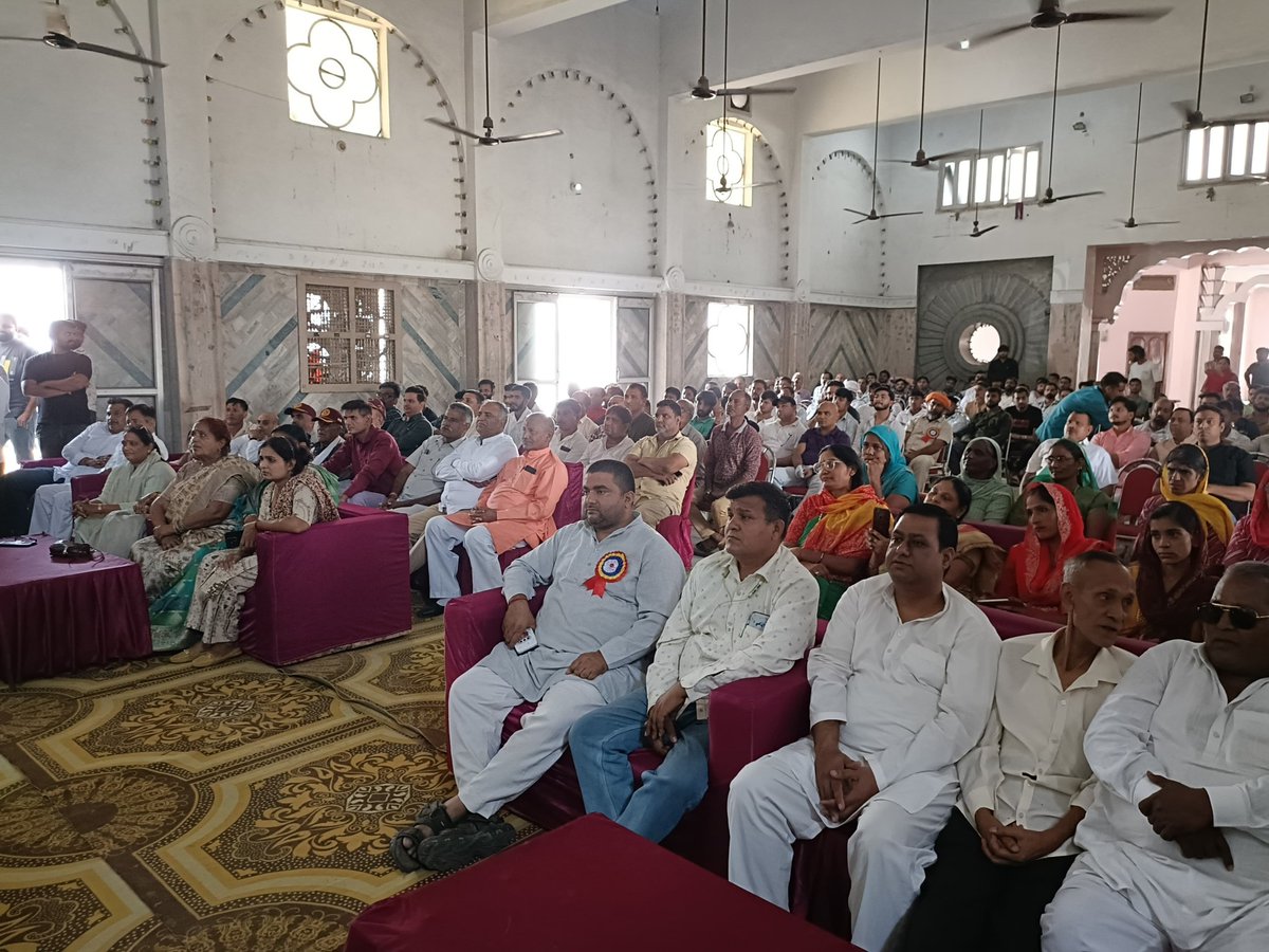 omtanwarsingh's tweet image. भिवानी में करणी सेना का दीपावली मिलन समारोह राजपुत धर्मशाला में आयोजित किया,जिसमें हजारों करणी सैनिकों ने भाग लिया,राष्ट्रीय अध्यक्ष श्री सुरजपाल अम्मु जी ने IPS Y Purn Kumar जी के परिवार को न्याय के लिए आवाज उठाई,इस मौके पर राष्ट्रीय वरिष्ठ उपाध्यक्ष आपका ओम तंवर भी उपस्थित रहा