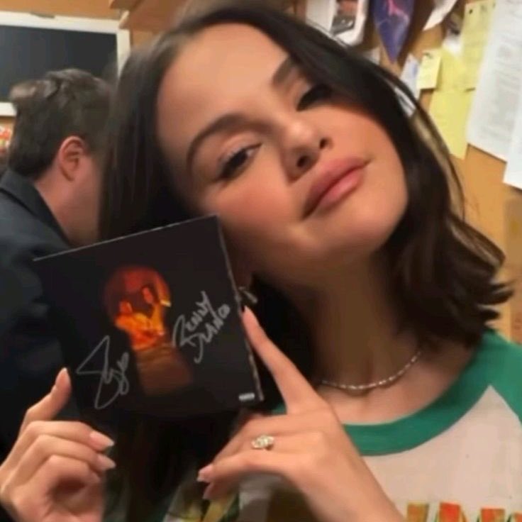 sgomezarchive's tweet photo. my favorite genre of sel photos https://t.co/UKqvpdFLSl