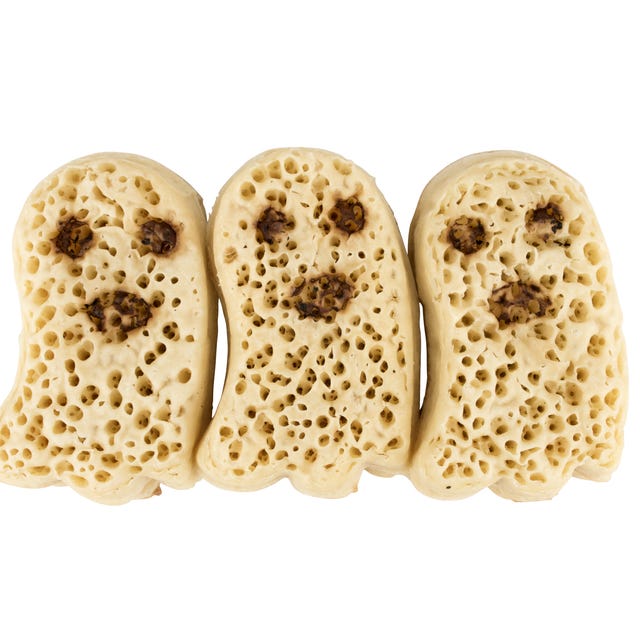 This week's #FoodieFriday post took a look at Crumpets. However are the Crumpets, or Piklets? Whatever you call them, we love them #WorcestershireHour 

facebook.com/share/p/17cB7J…