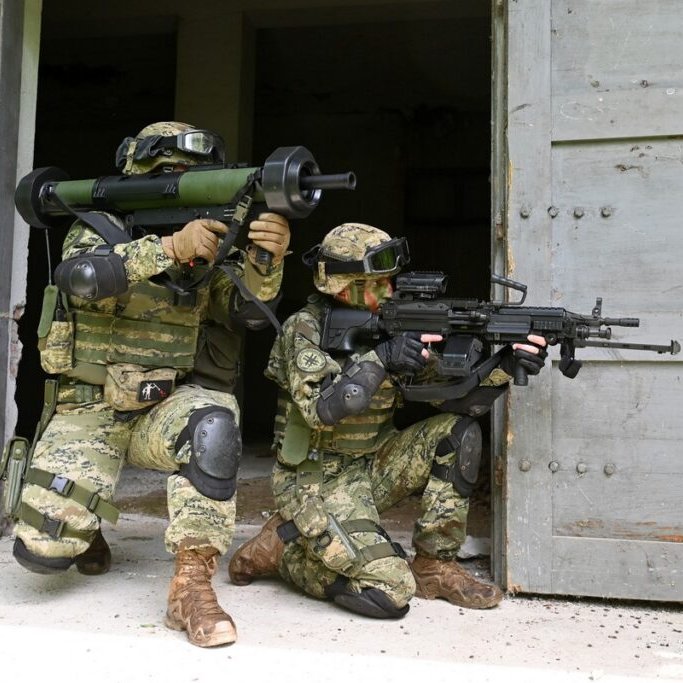 Jan184667's tweet image. 🚨OFFICIAL:

Croatia is introducing mandatory military service from January 2026 - confirmed today by the Ministry of Defense.

Mandatory military service will last two months. Conscripts will receive an allowance of 1,100 euros for each month and will be conducted in three…