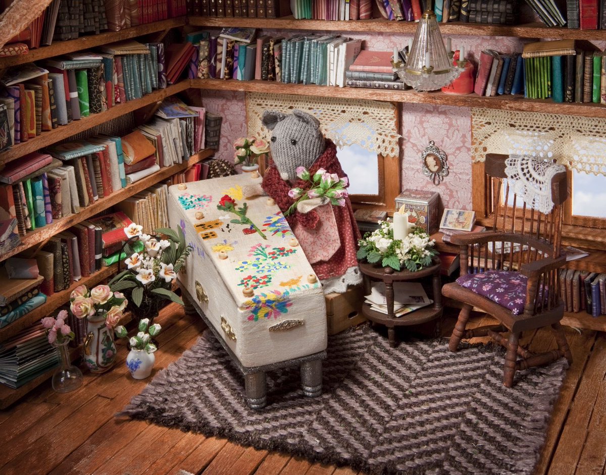 De opa van Sam is dood. Ome Jan maakt de kist, Sam en Julia beschilderen de kist en Oma is verdrietig. Een verhaaltje uit mijn boek ‘Het Theater’.  Het bied kinderen en (groot)ouders de mogelijkheid om op een ongedwongen manier over de dood te praten.