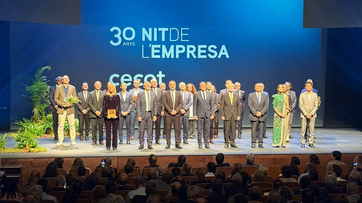 🔴| Cecot commemora tres dècades de reconeixements empresarials en la #NitCecot

El Teatre Principal de #Terrassa ha reunit més de 700 representants del món empresarial, econòmic i institucional

🎦En repassem tots els detalls terrassadigital.cat/cecot-commemor…

[Font 📸: <a href="/PatronalCecot/">Patronal Cecot</a>]