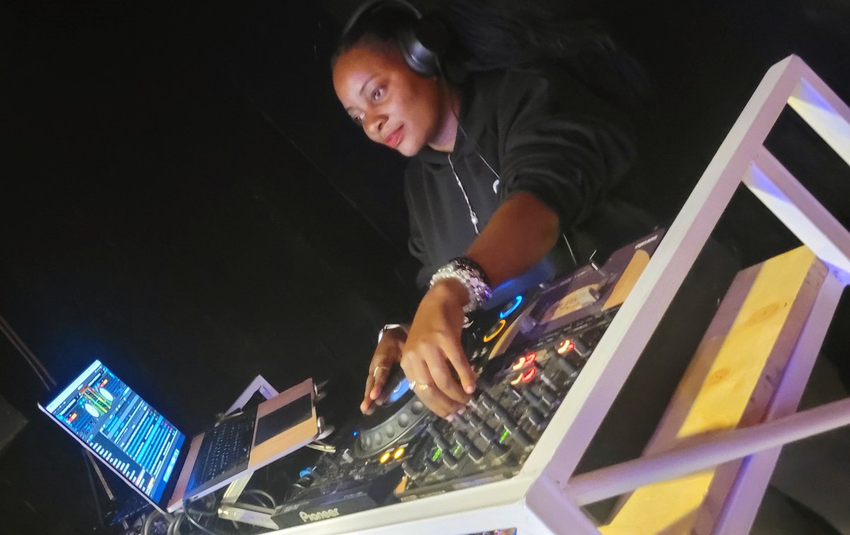 DjNali_'s tweet image. 👊🏾👊🏾👊🏾🇺🇬
I am DJ Nali