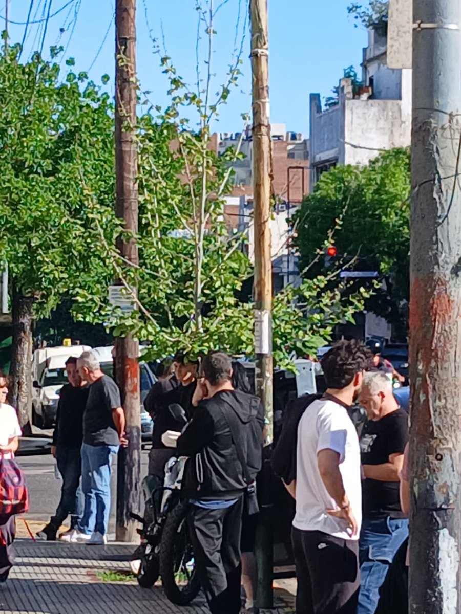 Moretti te estamos esperando cada ves somos mas !!! Loco es hoy ,todos  a la sede por atrevido ,déjate de joder con san lorenzo!!!